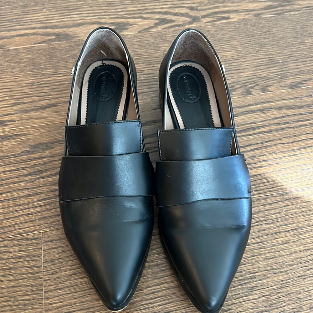 Women’s Black leather loafer size 7
